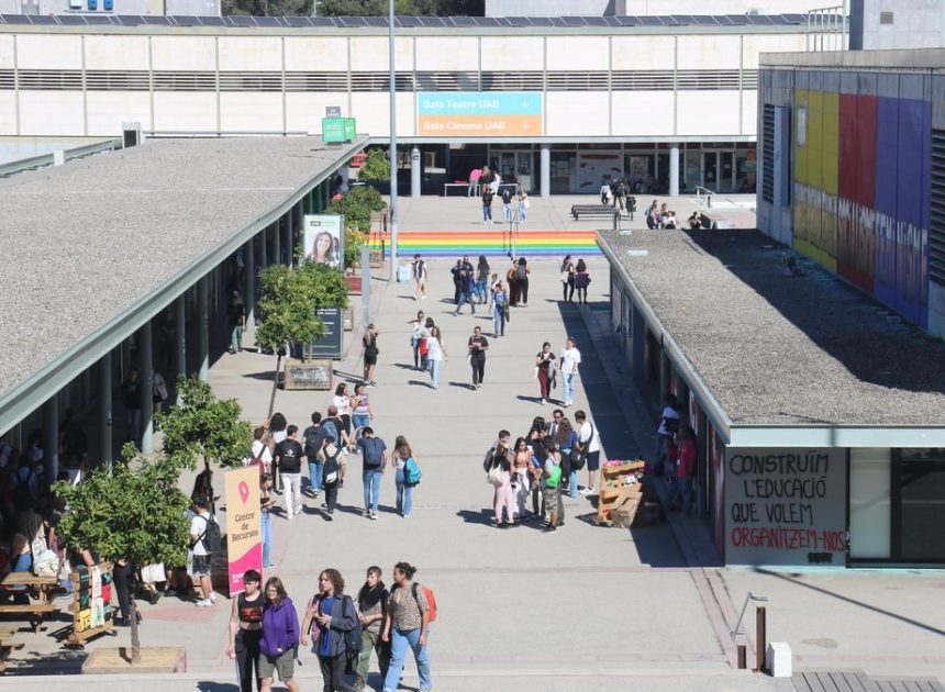 Los centros adscritos son como la concertada: un modelo anacrónico, pero en expansión