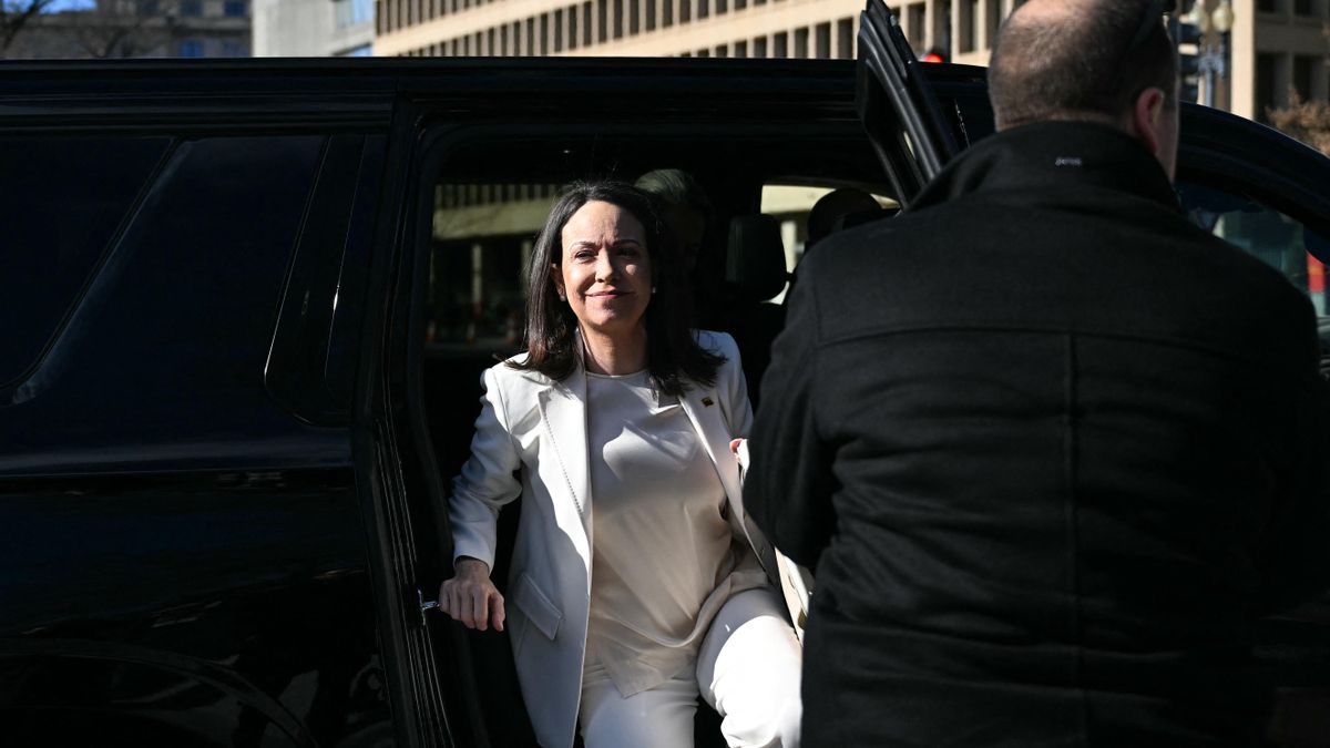 Trump recibe a María Corina Machado tras llamar «fantástica» a Delcy Rodríguez