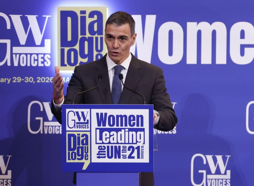 Pedro Sánchez promete apoyar a las víctimas de Adamuz «el tiempo que haga falta»: «El Estado no va a mirar a otro lado»