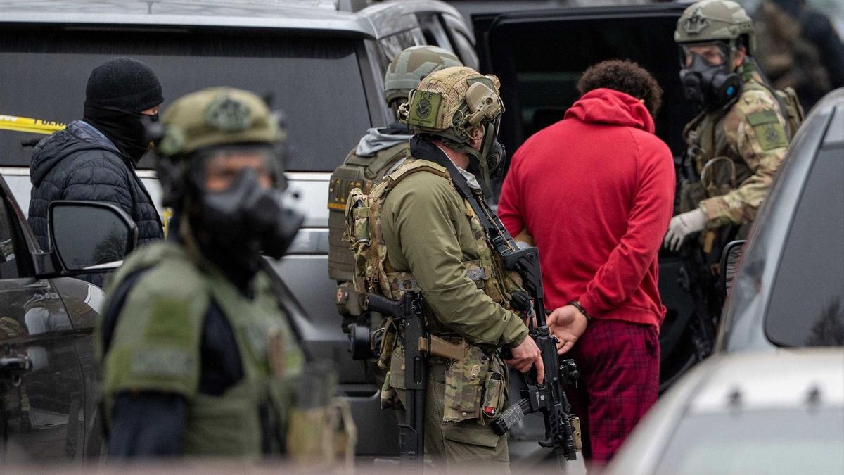 Agentes antiinmigración de EEUU matan a tiros a una mujer en Mineápolis durante una redada