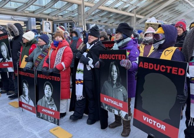 Cientos de personas se agolpan a 30º bajo cero en el aeropuerto de Minneapolis en una jornada de huelga contra el ICE y el asesinato de Renée Good