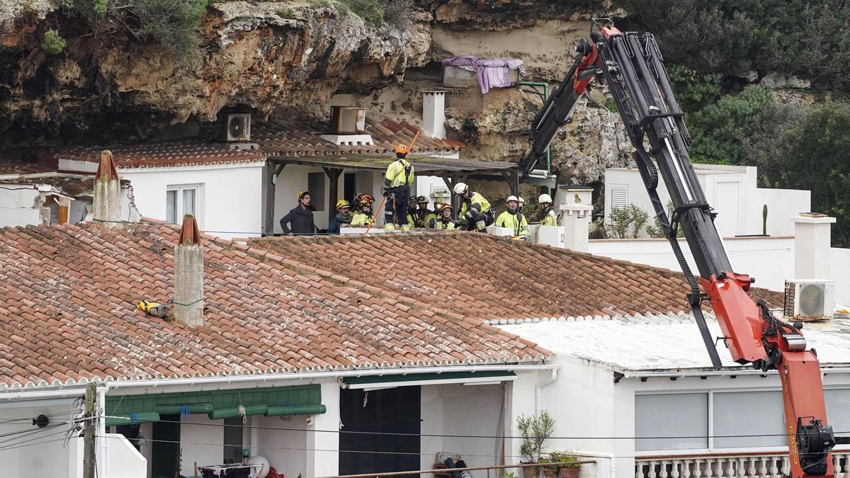 Un hombre fallece aplastado por una roca que ha impactado sobre su vivienda desde un acantilado en Menorca