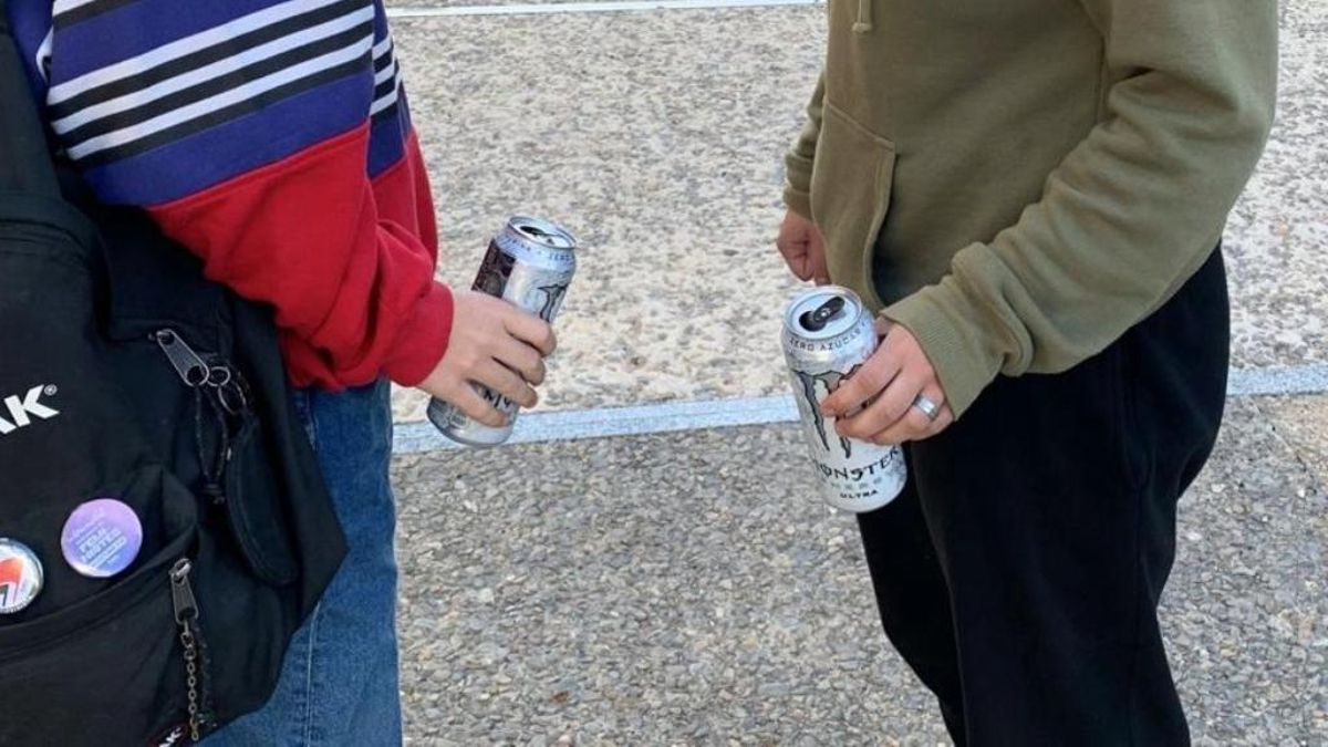 La ley que prohíbe consumir bebidas energéticas a los menores en Galicia entra en vigor en marzo con multas de hasta 3.000 euros
