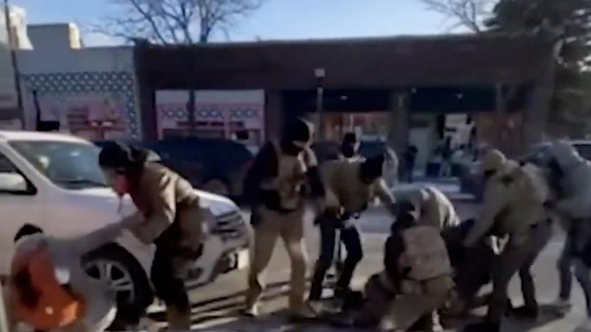 Los vídeos del nuevo asesinato de Minneapolis desmienten la versión de la Administración Trump sobre la actuación de los agentes federales