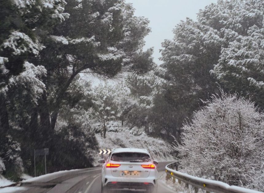 Casi 600 camiones que iban a Galicia quedan embolsados en la A-52 en Zamora por la nieve de la borrasca Ingrid