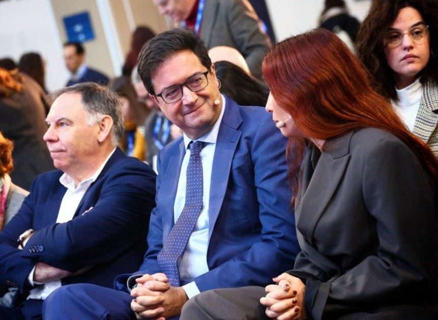 El Gobierno inicia los trámites para implantar las 35 horas semanales para los funcionarios