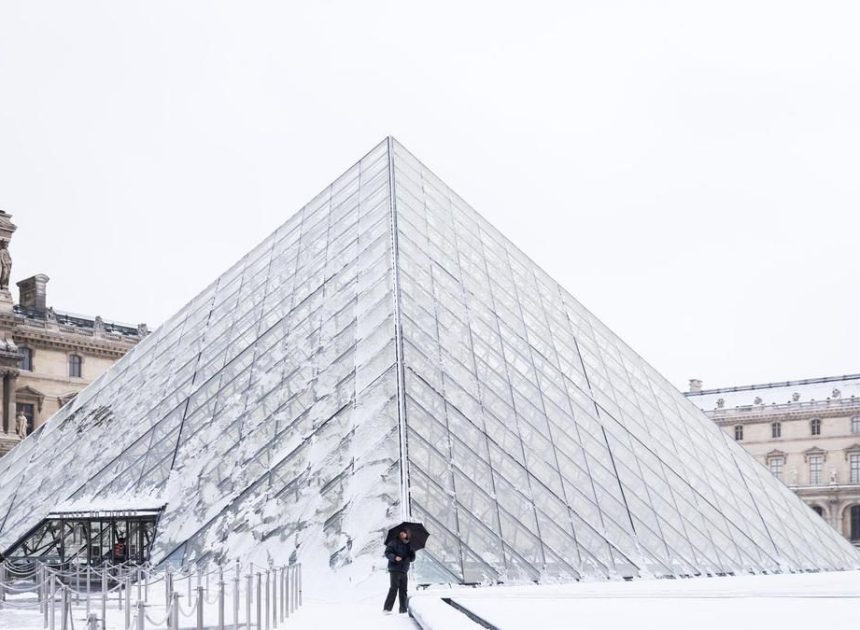 Media Europa colapsada por la nieve: cientos de vuelos cancelados y atascos kilométricos