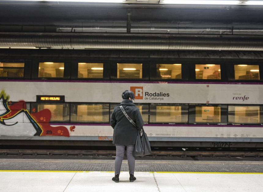 Rodalies vuelve a suspender el servicio de trenes en varias líneas tras el desprendimiento del viernes