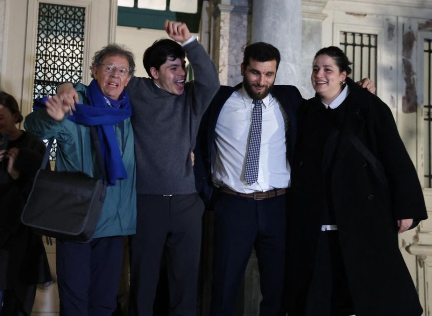 Fin a un calvario legal: la Justicia griega absuelve a 24 trabajadores humanitarios que rescataron a refugiados en Lesbos