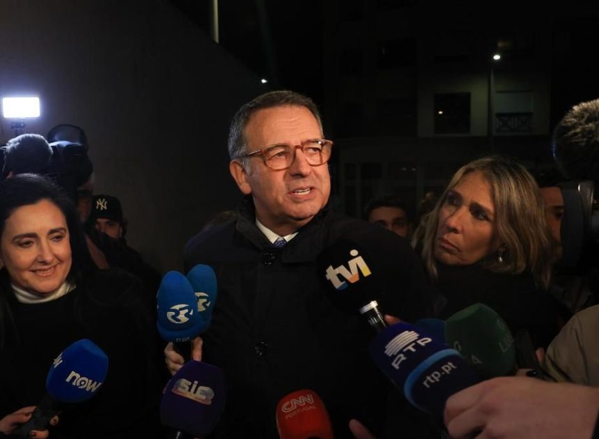 El socialista Seguro lidera el recuento de las presidenciales en Portugal y se enfrentará a Ventura en segunda vuelta