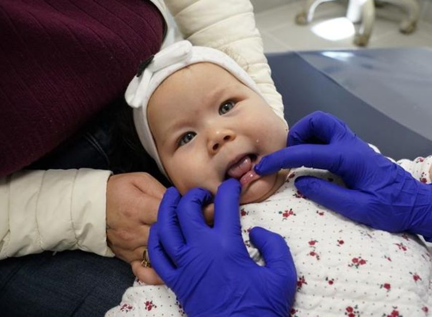 Osakidetza reconoce que dos centenares de bebés han recibido por error dosis de vacunas caducadas pero niega «efectos adversos»