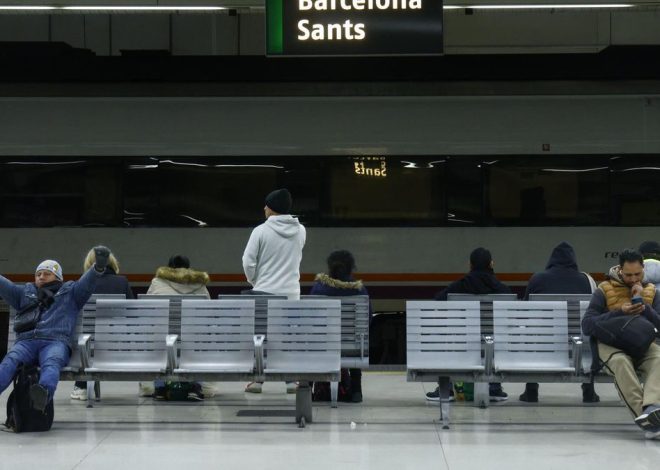 Rodalies arranca la jornada con líneas cortadas y autobuses para suplir la falta de trenes en algunos tramos