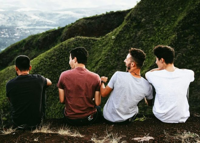 Cuando estar rodeado de gente no es suficiente para no sentirnos solos: «Compartimos espacios pero no vínculos profundos”