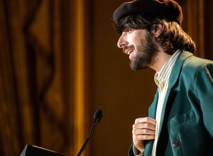 David Uclés se retira de unas jornadas sobre la Guerra Civil por la presencia de Aznar e Iván Espinosa de los Monteros