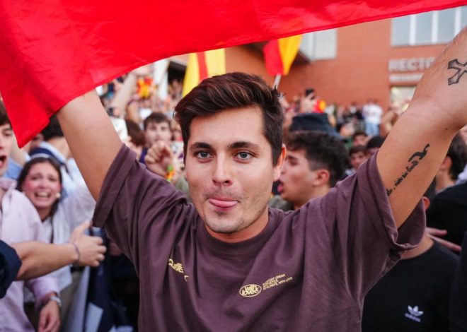 El Consejo Consultivo del Congreso propone suspender temporalmente las acreditaciones de Vito Quiles y Bertrand Ndongo por infracciones graves