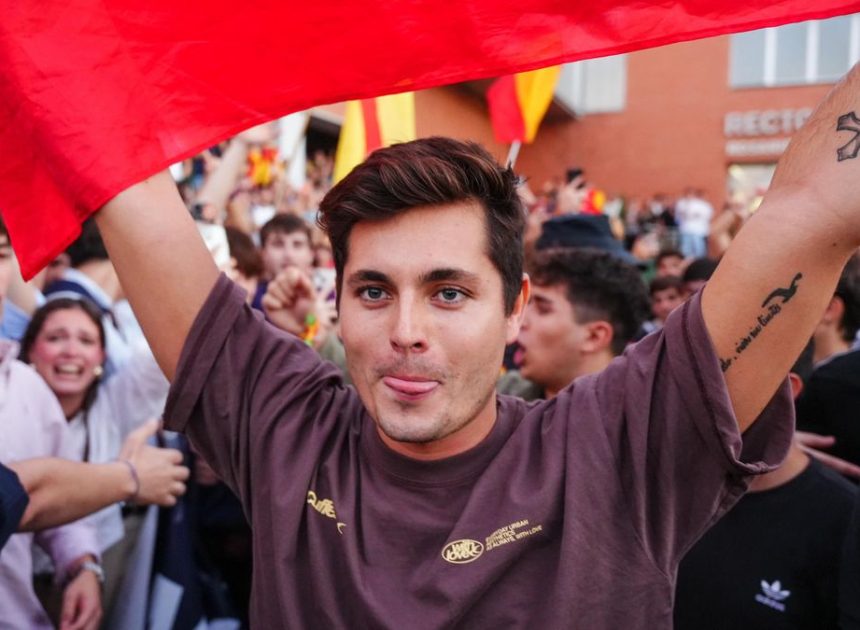 El Consejo Consultivo del Congreso propone suspender temporalmente las acreditaciones de Vito Quiles y Bertrand Ndongo por infracciones graves