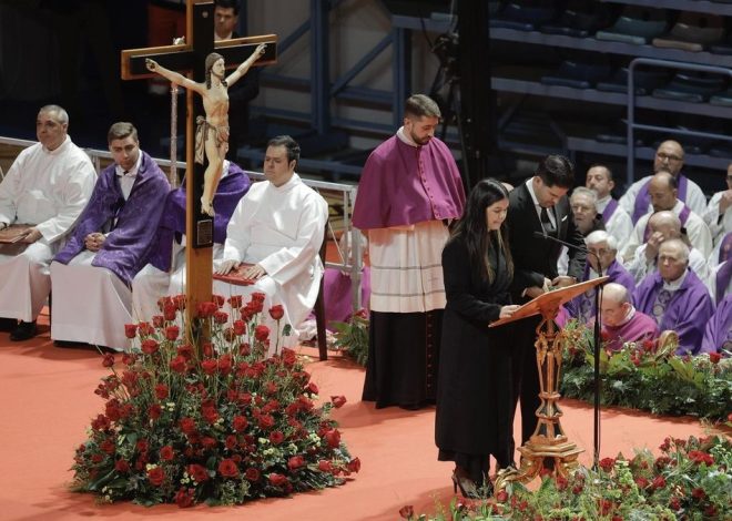 «Lucharemos por la verdad y para que no haya otro tren»: Huelva rinde homenaje a las víctimas de Adamuz
