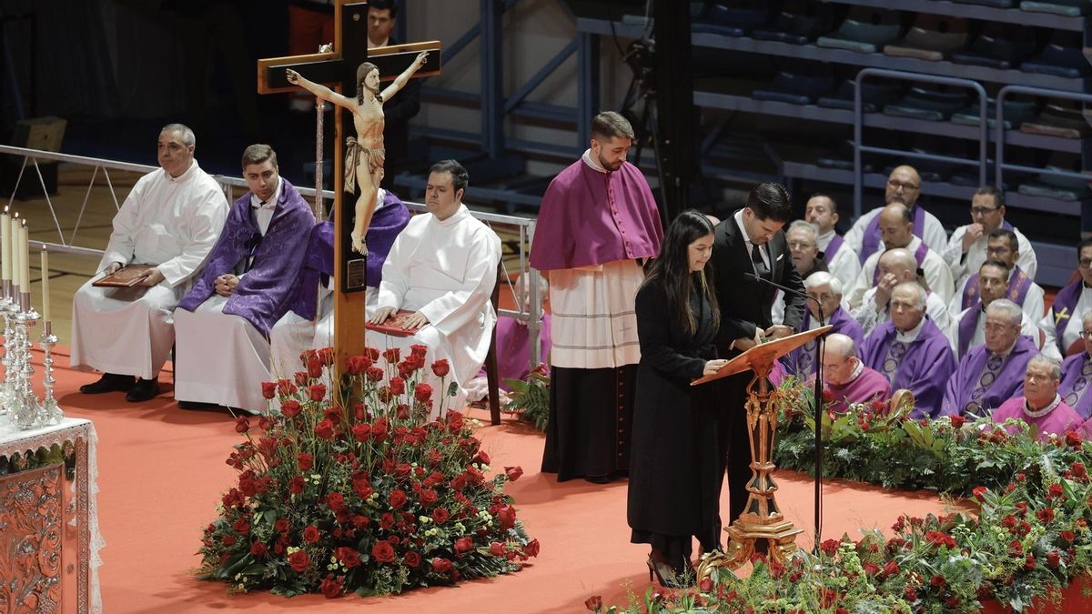 «Lucharemos por la verdad y para que no haya otro tren»: Huelva rinde homenaje a las víctimas de Adamuz