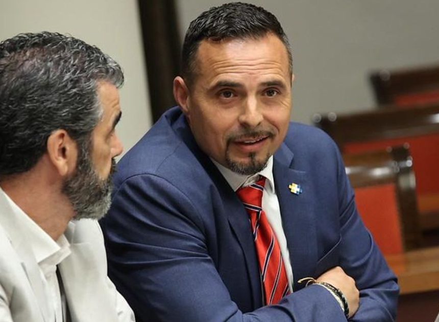 El director del Servicio Canario de Salud cobra 38.000 euros más que su antecesor por un plus bajo lupa del Constitucional