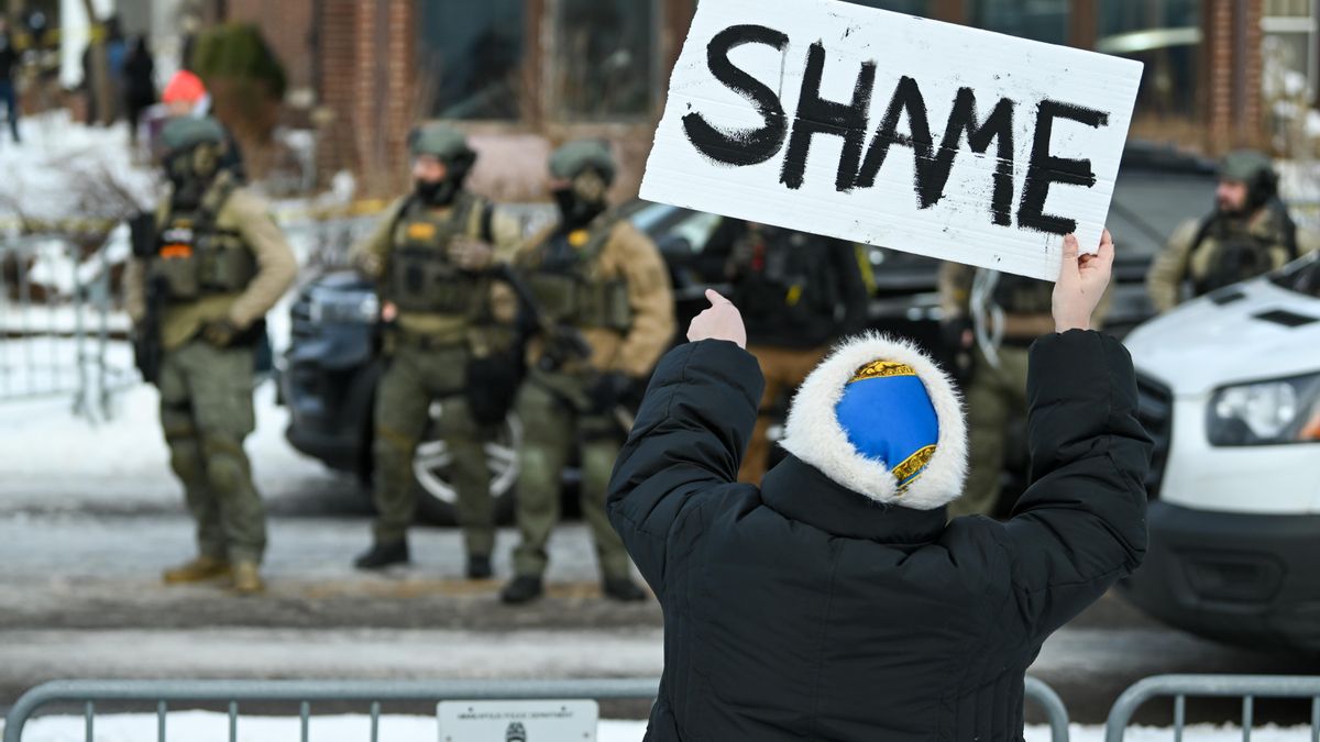Trump amenaza con aplicar la ley contra las insurrecciones en Minnesota por las protestas contra el asesinato del ICE