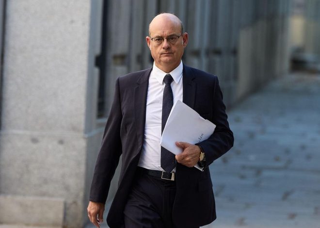 Julio Iglesias contrata al abogado Choclán y se prepara para una posible investigación en España