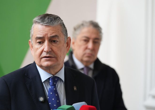 El consejero andaluz de Sanidad, tras la tercera causa judicial por los contratos a dedo: «Van a recibir el mismo palo» que Amama