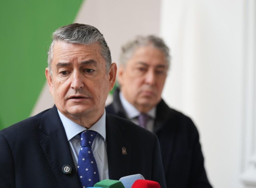 El consejero andaluz de Sanidad, tras la tercera causa judicial por los contratos a dedo: «Van a recibir el mismo palo» que Amama