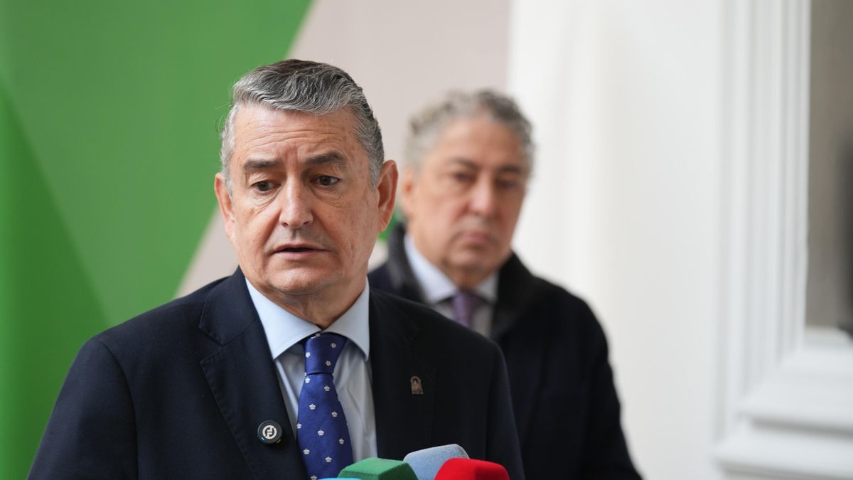El consejero andaluz de Sanidad, tras la tercera causa judicial por los contratos a dedo: «Van a recibir el mismo palo» que Amama