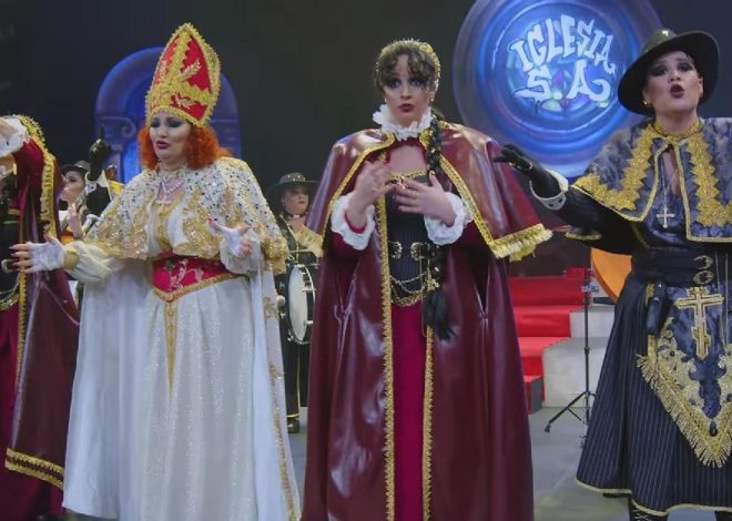 «Bonilla dimisión»: el público del carnaval de Cádiz estalla tras la chirigota que denuncia el escándalo de los cribados