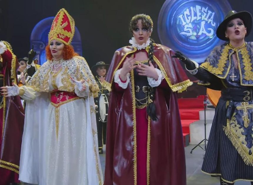 «Bonilla dimisión»: el público del carnaval de Cádiz estalla tras la chirigota que denuncia el escándalo de los cribados