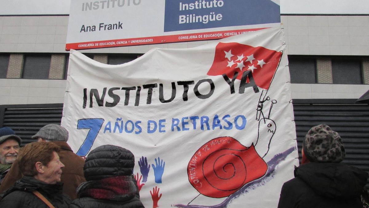 Aravaca protesta por el instituto público que lleva siete años cerrado: «Este es un colegio para todos»