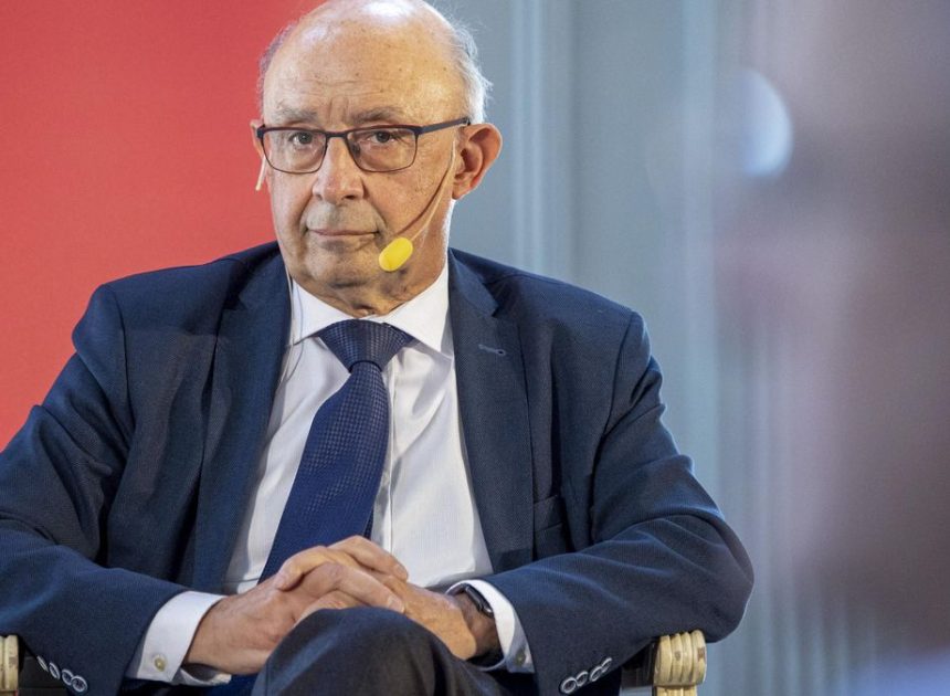 La Fiscalía reclama nueva documentación para “avanzar” en el caso por corrupción contra el exministro Montoro