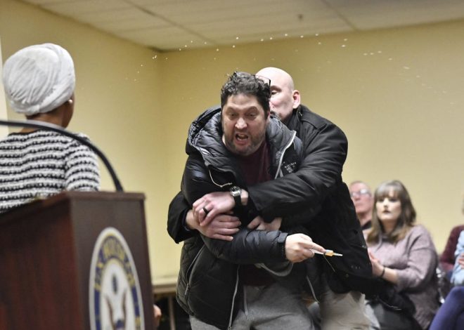 Imputado por agresión el detenido por atacar a la congresista Ilhan Omar en un acto público en Minneapolis