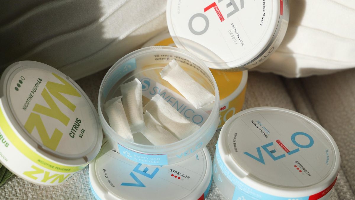 La batalla por las bolsitas de nicotina como alternativa al tabaco: «Tiene un poder muy adictivo»