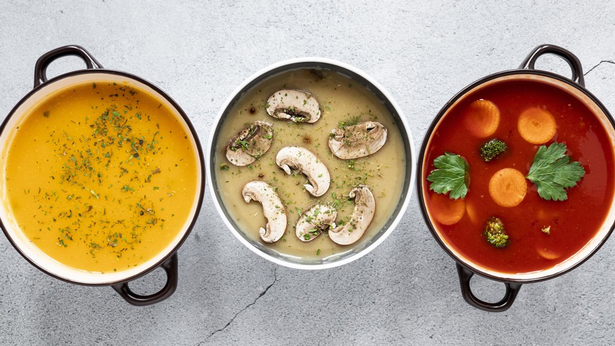 Cuatro ideas de sopas y caldos reconfortantes poco típicos para sobrellevar el frío