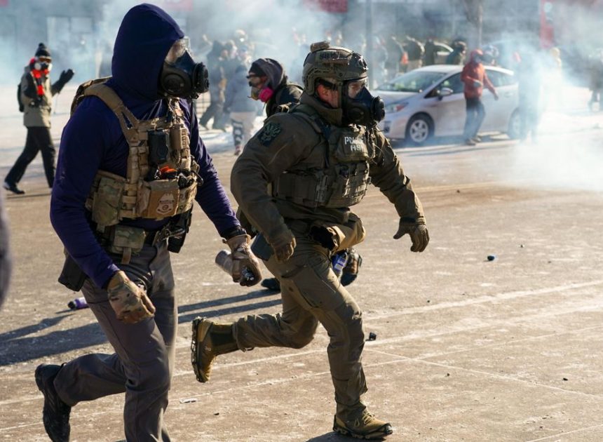 La Administración Trump suspende a los dos agentes que asesinaron a Alex Pretti en Minneapolis