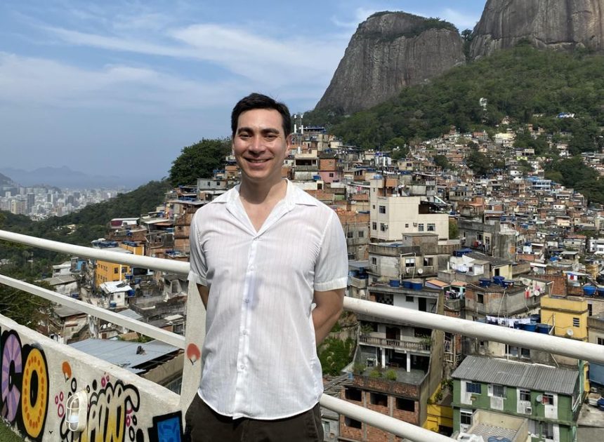 El exasesor de Sanders para América Latina analiza la operación en Venezuela: «El interés de Trump es el petróleo, no la democracia»