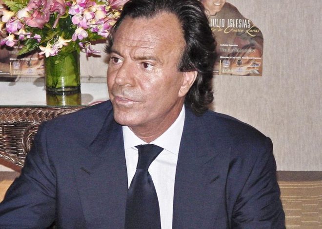 Los seis delitos a los que se enfrenta Julio Iglesias en la denuncia que ya analiza la Fiscalía