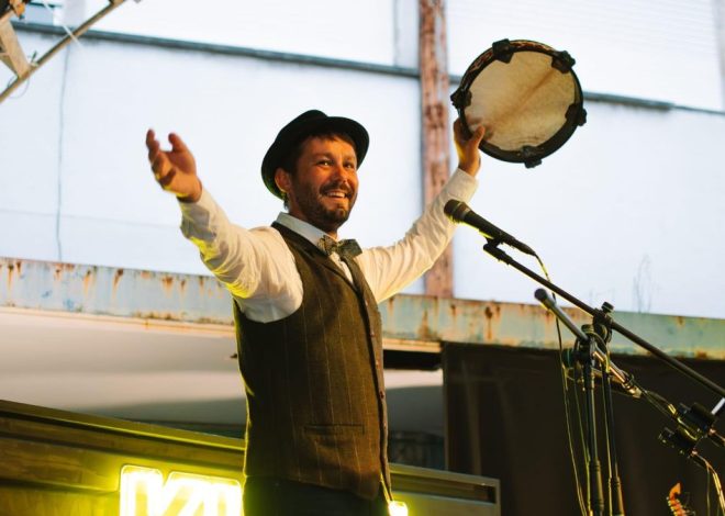 Nel Villanueva, el maestro de tradiciones que desempolvó las panderetas y el baile para reivindicar el orgullo asturiano