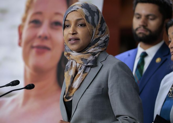Trump recrudece los ataques contra Ilhan Omar, la congresista por Minnesota de origen somalí: «Debería estar en la cárcel»