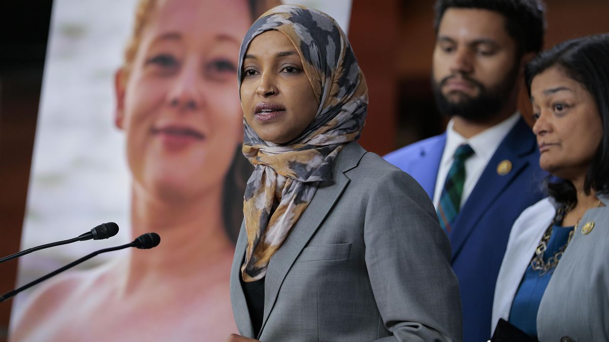 Trump recrudece los ataques contra Ilhan Omar, la congresista por Minnesota de origen somalí: «Debería estar en la cárcel»