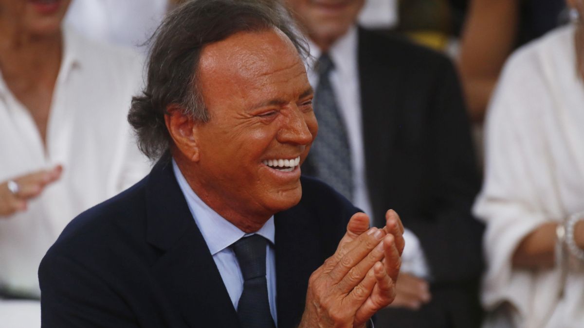 La Fiscalía archivó la investigación contra Julio Iglesias sin responder a tres peticiones clave de las denunciantes