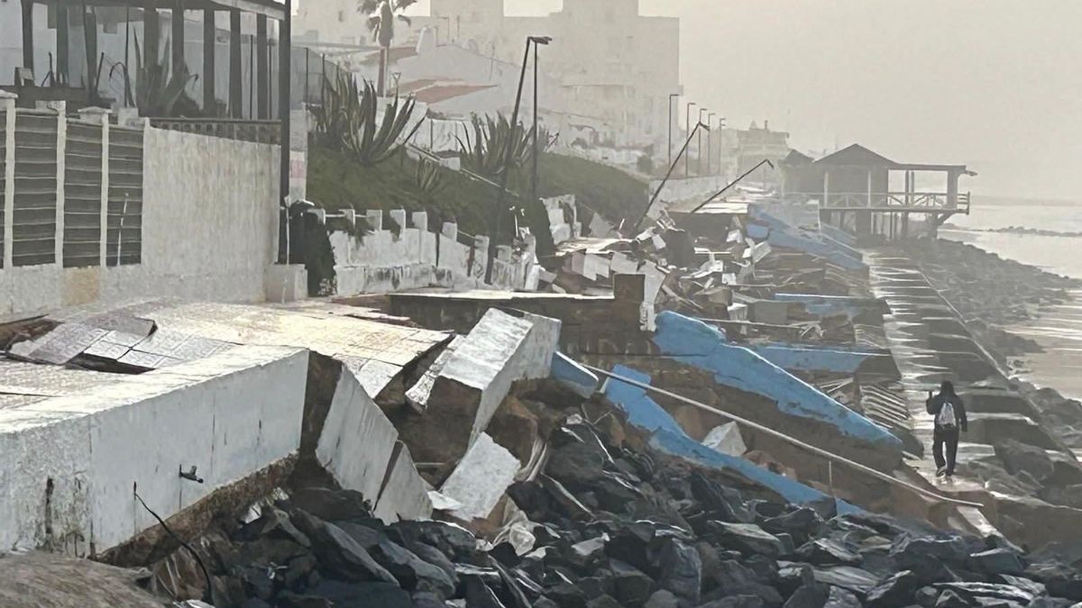 La destrucción del paseo marítimo de Matalascañas pregona el riesgo para todo lo construido a pie de playa en Andalucía