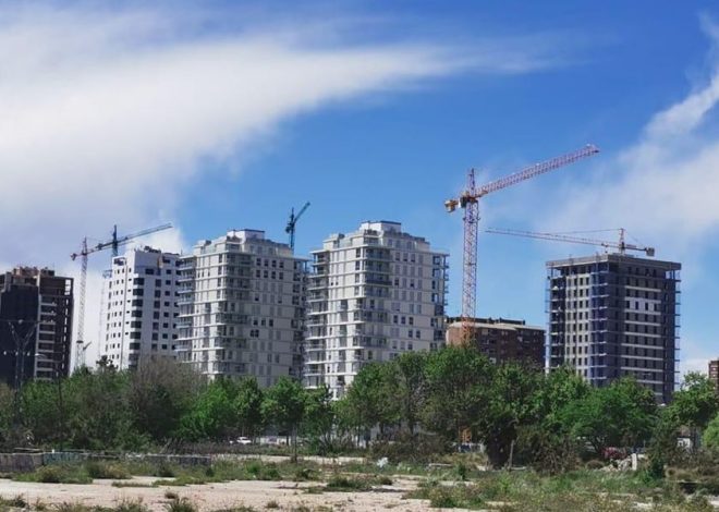 Pérez Llorca abre la veda a un nuevo ‘ladrillazo’ y privatiza la catalogación de vivienda pública protegida