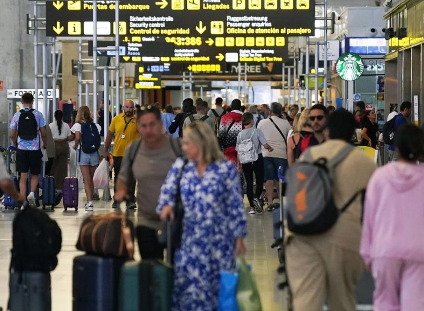 España no llega a los 100 millones de turistas pero bate récords: los viajeros gastaron 135.000 millones en 2025