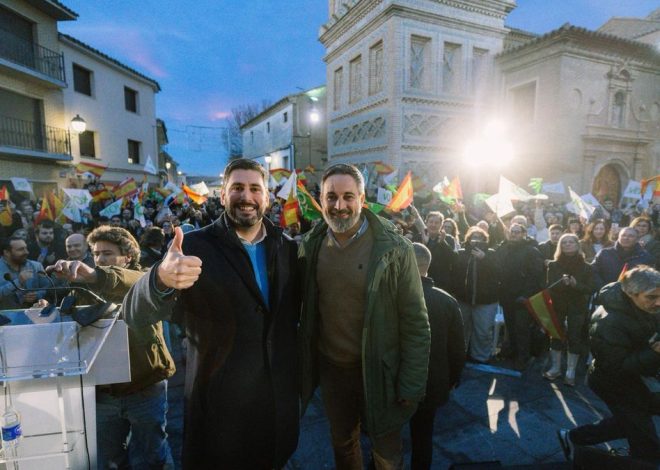 Abascal insulta a Pilar Alegría en Zaragoza al acusar a Sánchez de «poner una mujer objeto de candidata en Aragón»