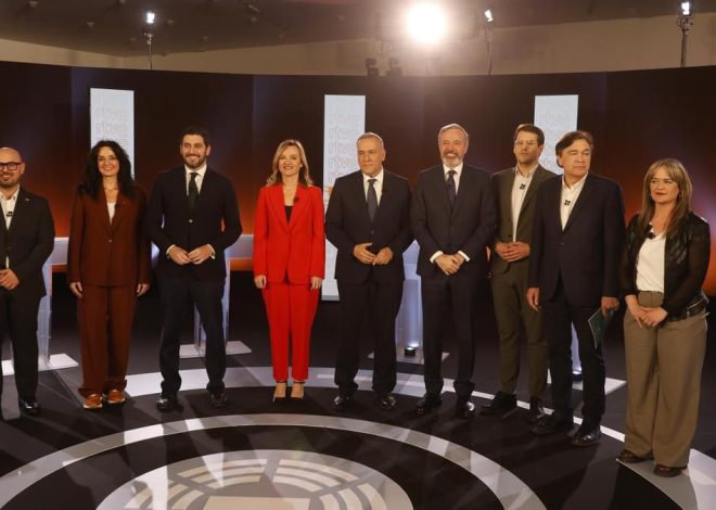 Vox se queda solo en el debate del 8F con el trasvase y en inmigración, y la izquierda alerta: “Está en riesgo la democracia”