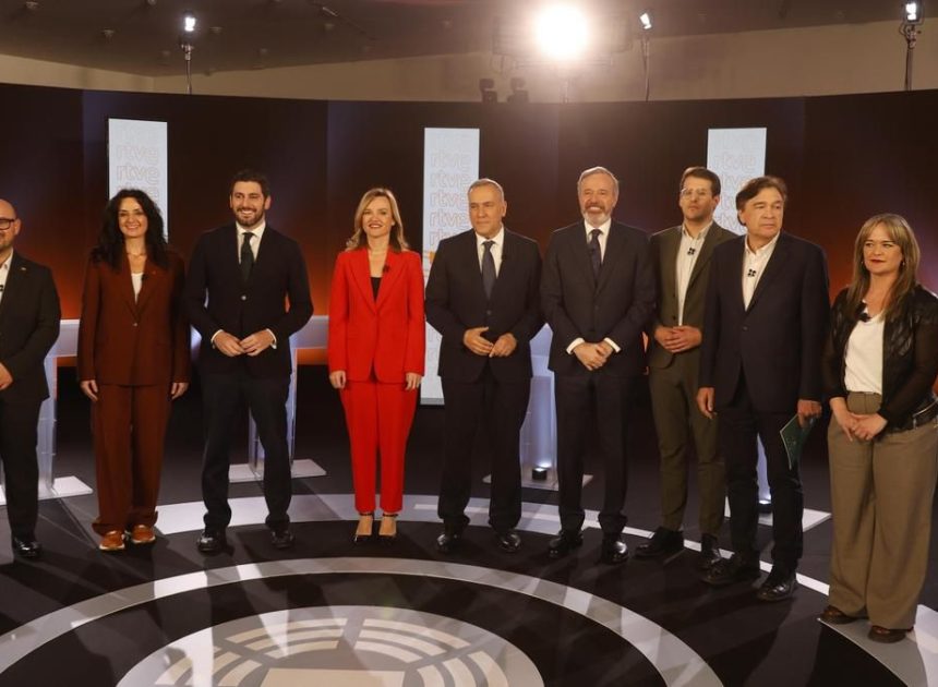 Vox se queda solo en el debate del 8F con el trasvase y en inmigración, y la izquierda alerta: “Está en riesgo la democracia”