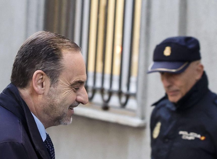 Anticorrupción pide que Ábalos siga en prisión a la espera del juicio por las mascarillas