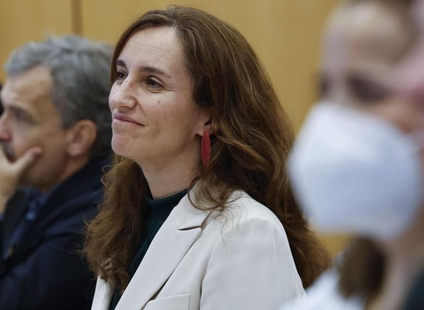 Sanidad firma el acuerdo del estatuto marco mientras los médicos mantienen su convocatoria de huelga